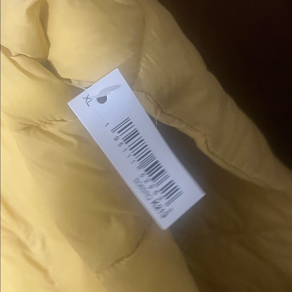 Amazon Essentials Yellow Puffer Hooded Jacket – Women’s XL - Picture 5 of 8